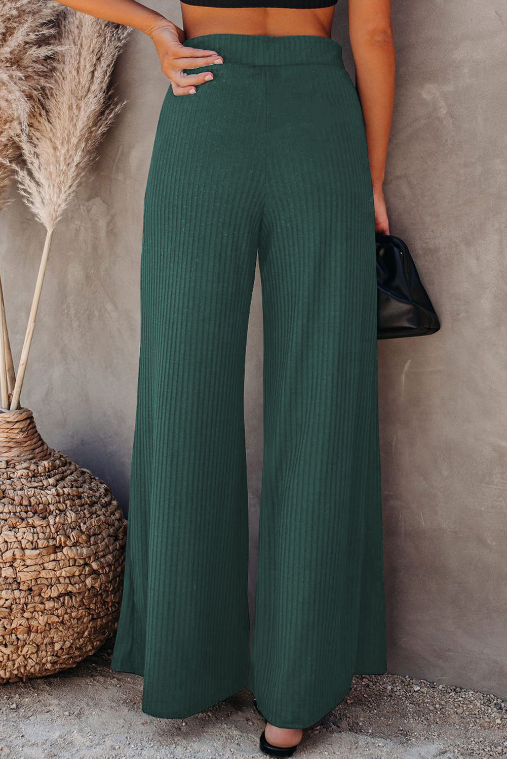 Зеленые трикотажные штаны клеш в рубчик с высокой талией арт. 1825047